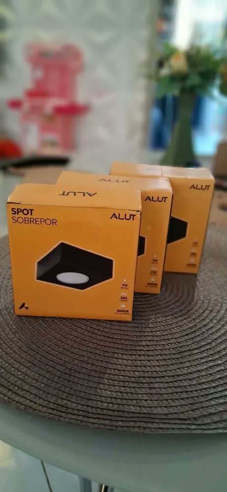 foto de Kit 3 Spot Beiral de Sobrepor Com Led Incluso De Teto 3000k Branco Quente Bivolt Quadrado Preto Cod: Alut000670-3 Alut By Avant