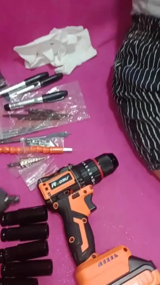 foto de Kit 2 Furadeira Parafusadeira Chave De Impacto Brushless 21v Laranja 60 Hz