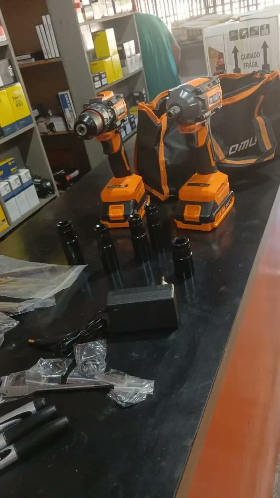 foto de Kit 2 Furadeira Parafusadeira Chave De Impacto Brushless 21v Laranja 60 Hz