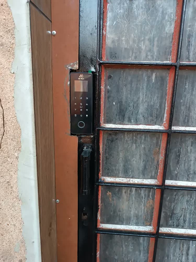 foto de Fechadura Digital Biométrica Porta De Vidro De Correr Ou Madeira Espessura 1,5 Cm App Haha-lock Preta