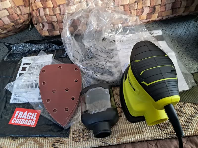 foto de Lixadeira Delta 240W Real Orbital Triangular Profissional Para Detalhes E Cantos 15 com Velcro Lixas Desoon