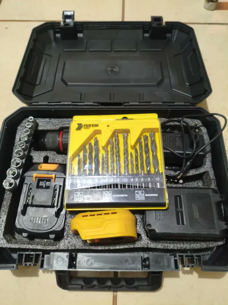 foto de Parafusadeira Furadeira De Impacto 2 Baterias 21v Motor Brushless Com Maleta Brocas E Acessórios The Black Tools