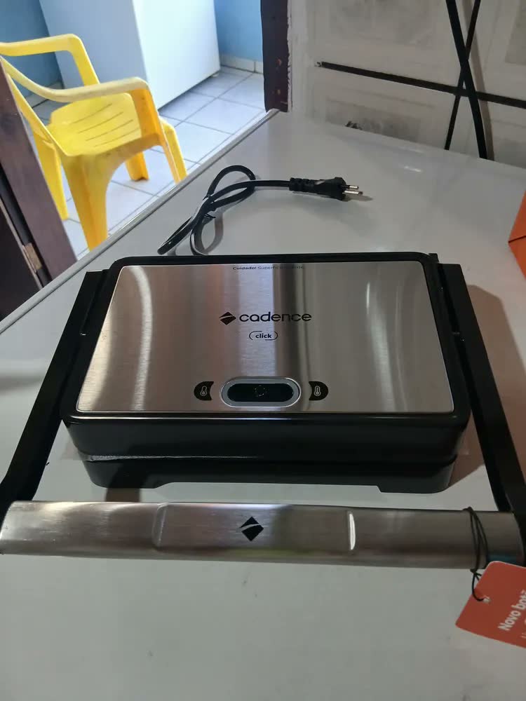 foto de Grill Cadence Sanduicheira Misteira Eletrica Chapa Lisa Preto