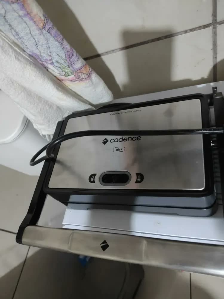 foto de Grill Cadence Sanduicheira Misteira Eletrica Chapa Lisa Preto