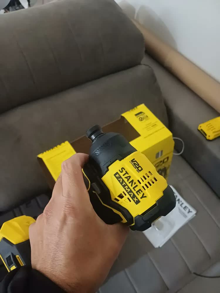 foto de Combo Furadeira Parafusadeira De Impacto 20v Sbd - Stanley Amarelo/preto