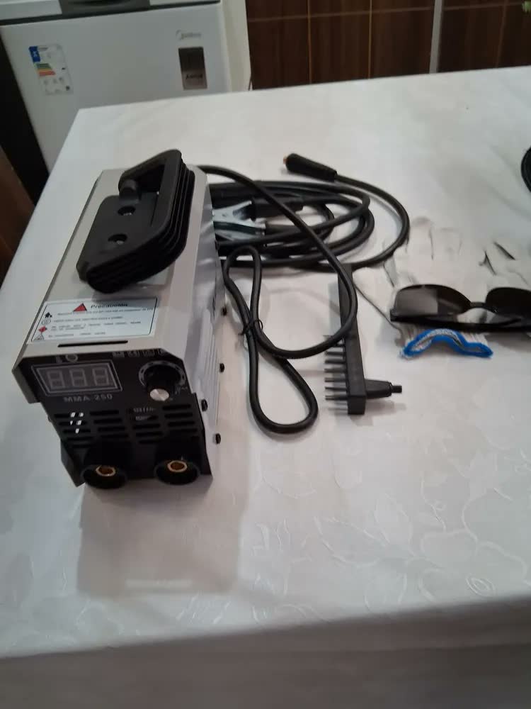 foto de Máquina De Solda Inversora MMA 250A Sem Gás