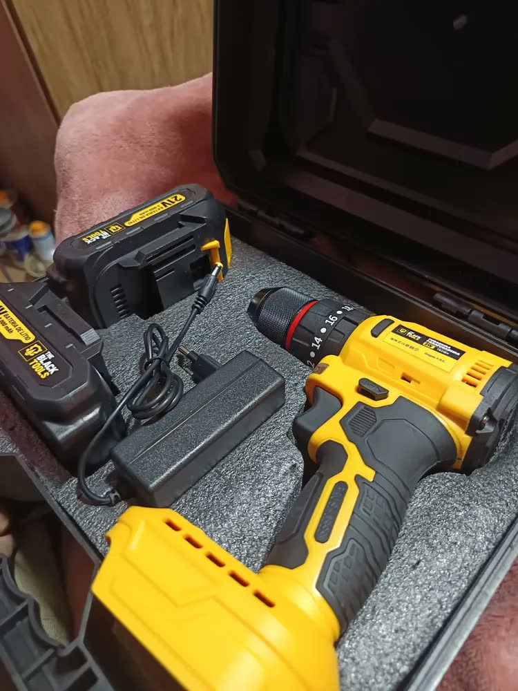 foto de Parafusadeira Furadeira De Impacto Motor Brushless 50n.m 2 Baterias 2000mah 21v E Mandril De Aço Tb-21bx The Black Tools