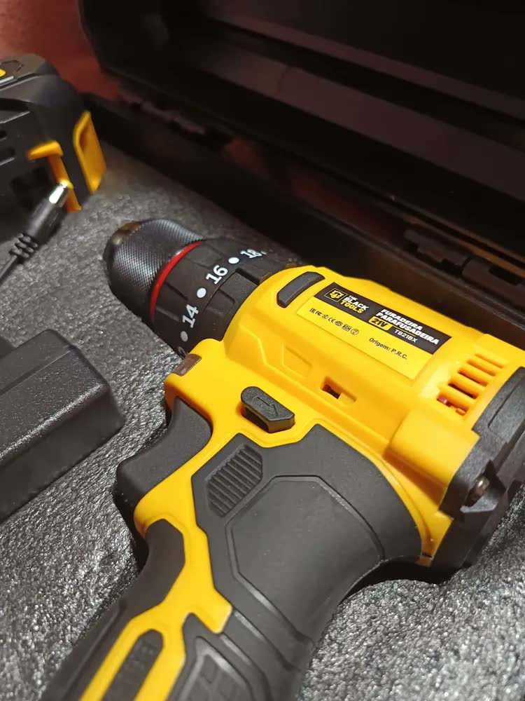 foto de Parafusadeira Furadeira De Impacto Motor Brushless 50n.m 2 Baterias 2000mah 21v E Mandril De Aço Tb-21bx The Black Tools