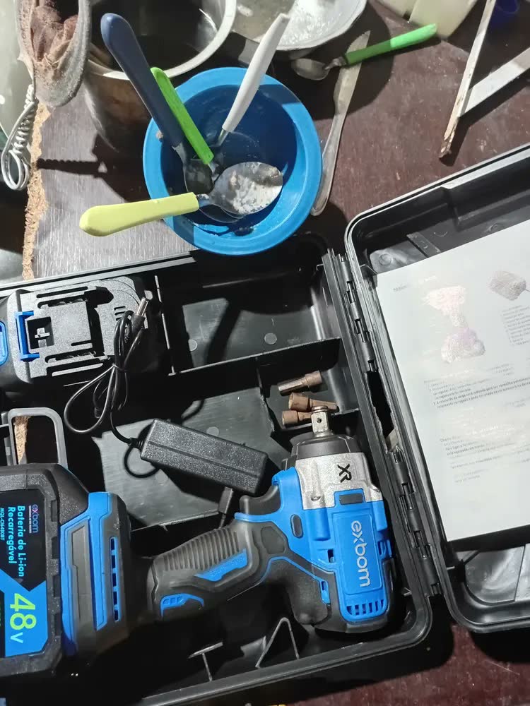 foto de Chave De Impacto Parafusadeira Furadeira Bateria Recarregável Azul 2000mah + Kit De Soquetes De Impacto MQL-CI6480 Exbom 50 Hz/60 Hz