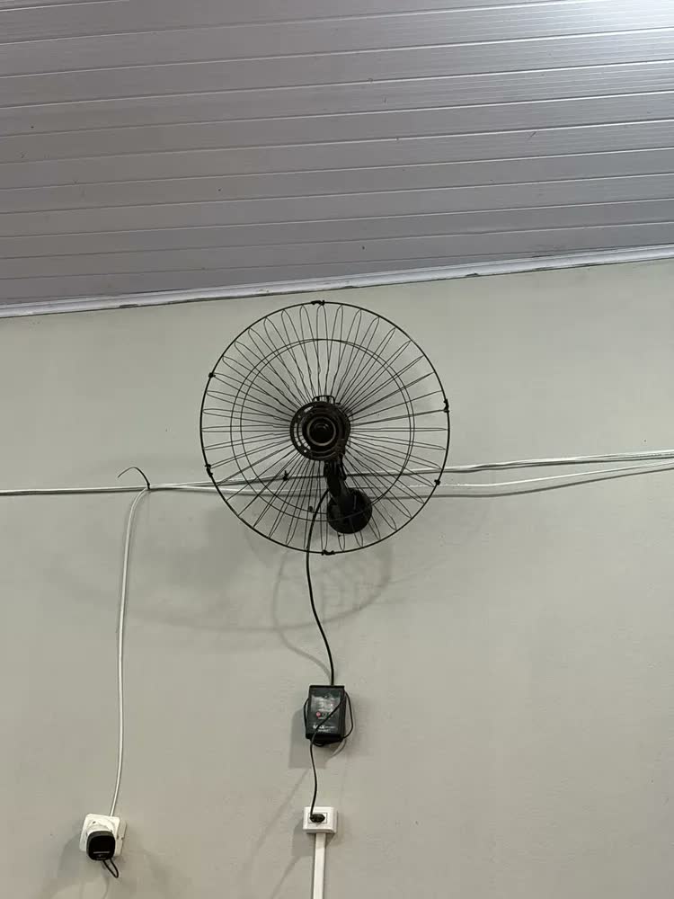 foto de Ventilador Parede Max Control 3pás 60cm Bivolt Ventisol 200w 60 Cm Preto Grade de Ferro