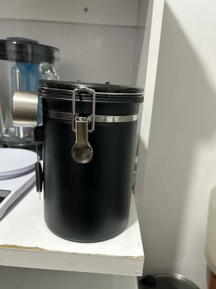 foto de Pote Hermético Para Café Em Grãos Válvula E Com Colher 1,8l Preto Inoxidável Café Moído Açúcar Chá Cereais Pote Hermético