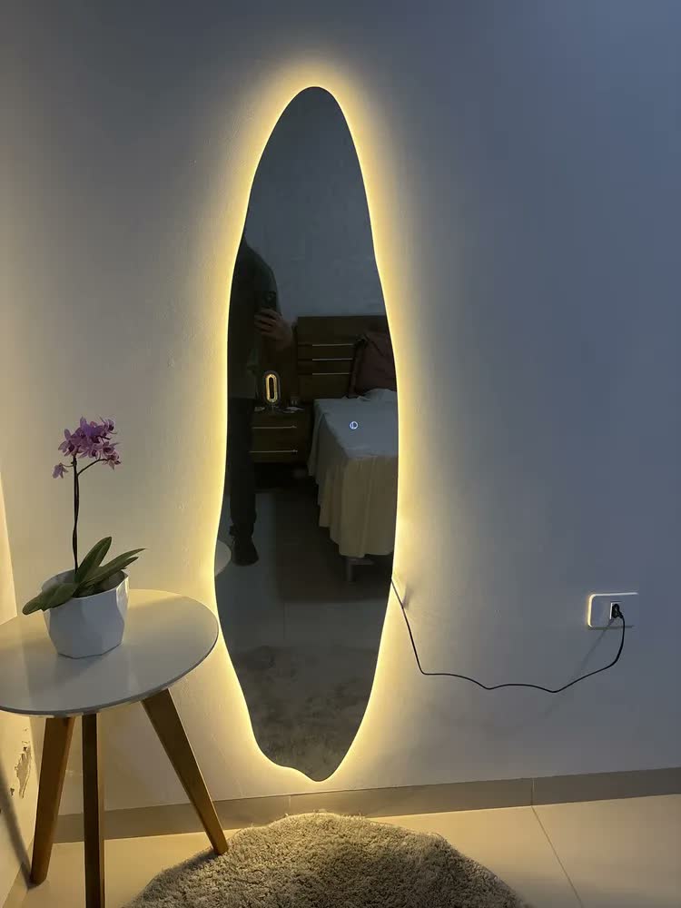 foto de Espelho Grande Orgânico 150x40cm Com Led Lopazzi Corpo Inteiro Decorativo Luxo Borda Lapidada Para Quarto Closet Sala Hall De Entrada Banheiro Provador Studio Maquiagem Moderno Premium Iluminado