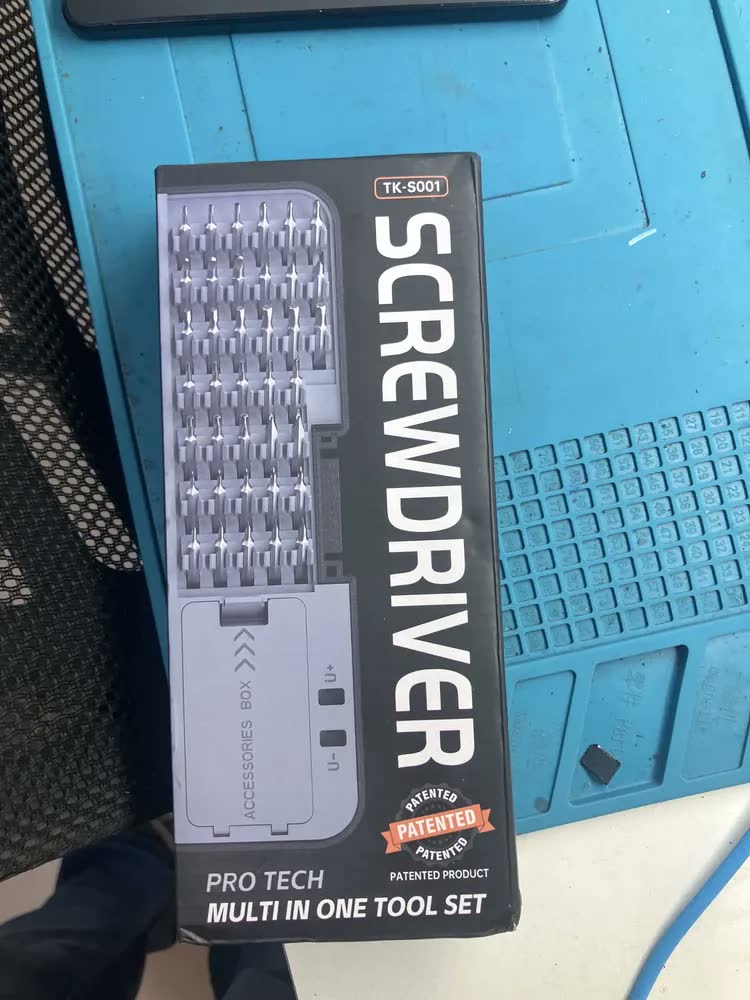 foto de Mini Parafusadeira de Precisão Elétrica Recarregável 46 Em 1 Para Celular Notebook e computador