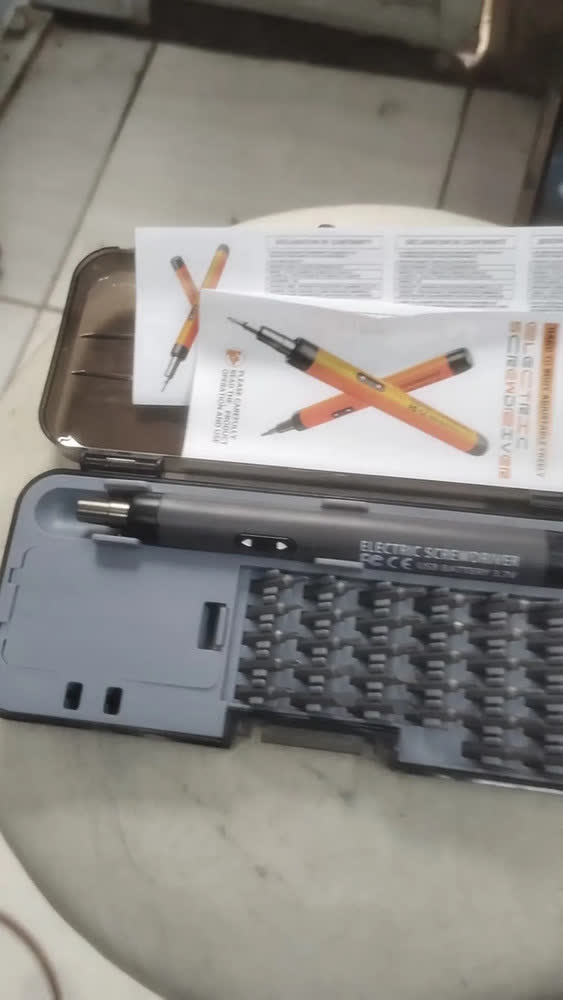 foto de Mini Parafusadeira de Precisão Elétrica Recarregável 46 Em 1 Para Celular Notebook e computador