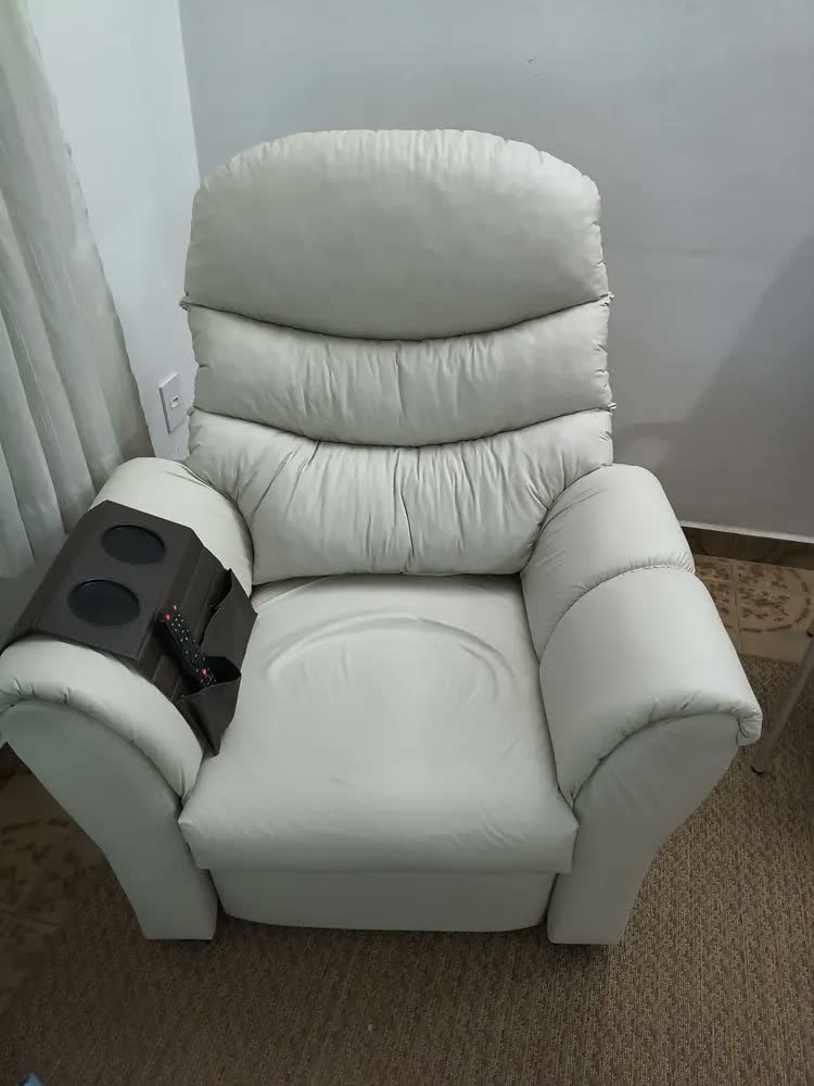 foto de Poltrona Papai Reclinável de Corino Marrom para Sala de Estar e Amamentação