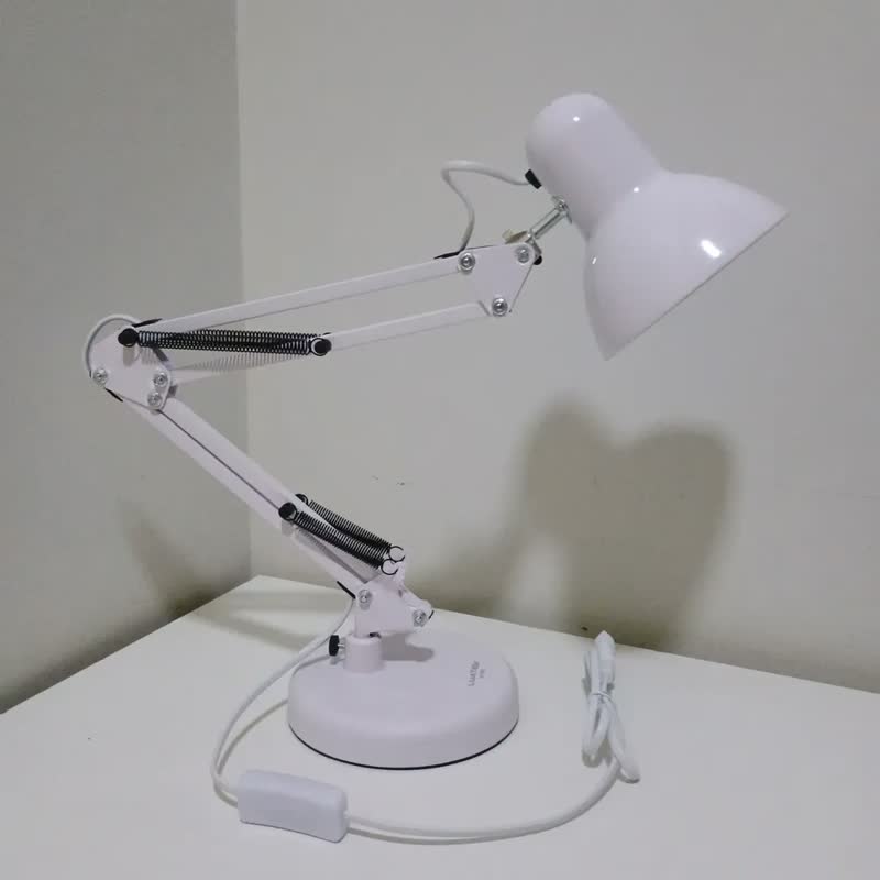 foto de Luminária Pixar Led De Mesa Articulada Ajustável Abajur Para Leitura Escritório Home Office 110v/220v Branco