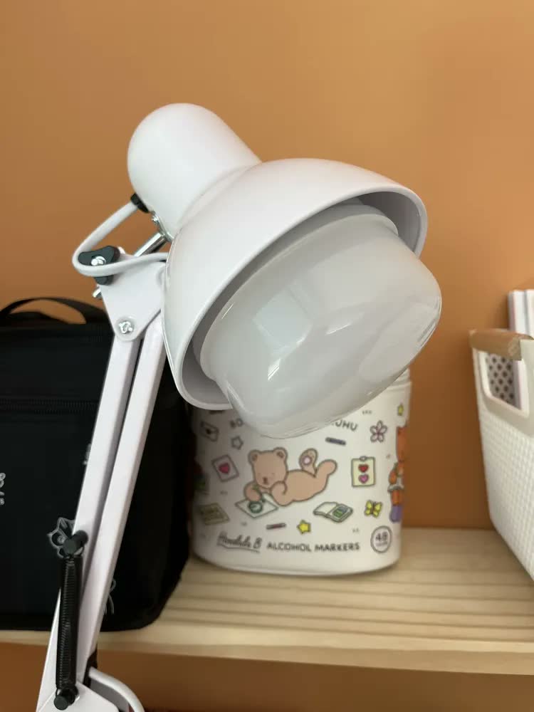 foto de Luminária Pixar Led De Mesa Articulada Ajustável Abajur Para Leitura Escritório Home Office 110v/220v Branco
