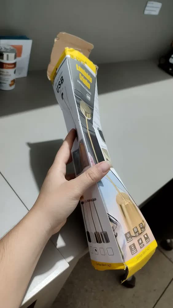 foto de Luminária Led Recarregável Sem Fio Abajur De Mesa Em Metal Dourado Com Luz Ajustável Ligeiro