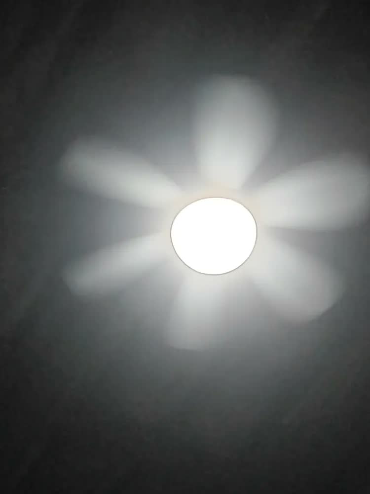 foto de Lâmpada Led Ventilador De Teto 6 Pás E27 60w Bivolt Silencio 42 Cm 50 Hz/60 Hz Branco Plástico 6