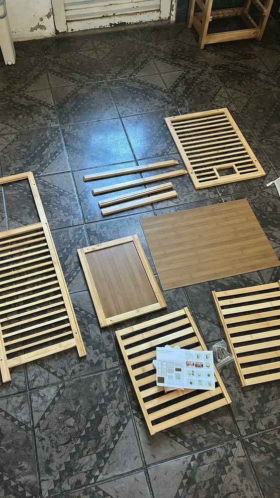 foto de Cesto de Roupa Inclinável Retangular com 2 Prateleiras em Bambu Liso