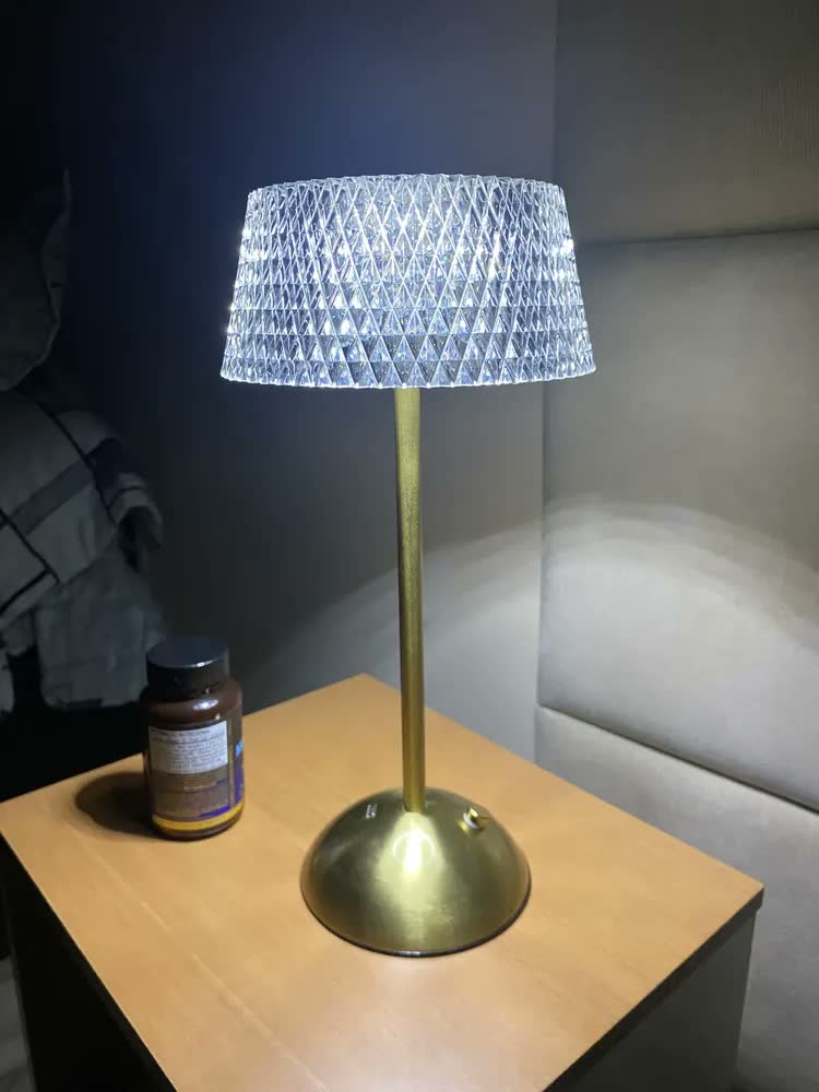 foto de Luminária Led Mesa E Abajur De Quarto 30 Cm Vintage Sem Fio Dimerizavel Touch E Pequena Em Quartos Casal Cabeceira Cama Para Estudar Leitura Livro Ler Estudo Mesinha Escrivaninha Bancada Decorativa