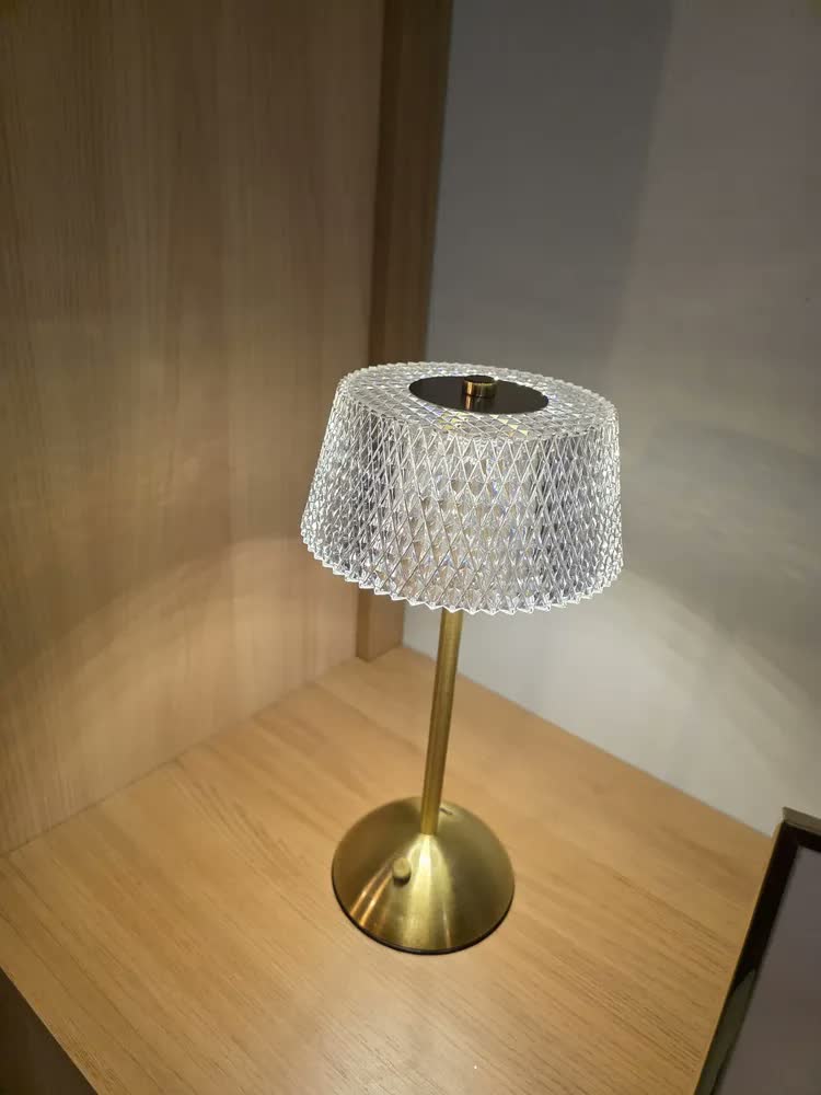 foto de Luminária Led Mesa E Abajur De Quarto 30 Cm Vintage Sem Fio Dimerizavel Touch E Pequena Em Quartos Casal Cabeceira Cama Para Estudar Leitura Livro Ler Estudo Mesinha Escrivaninha Bancada Decorativa