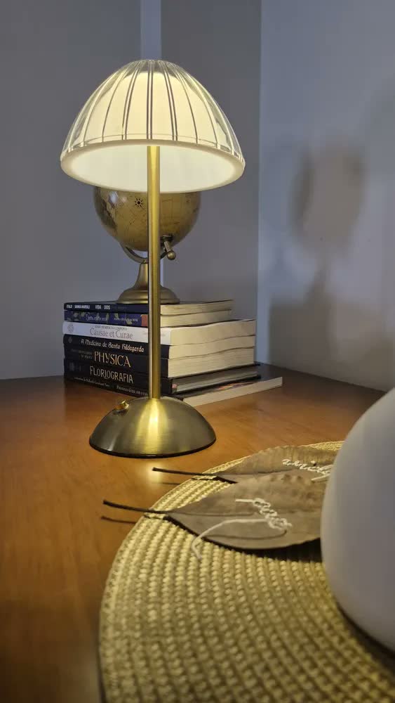 foto de Luminária de Mesa LED Via Flix Dourada Recarregável com Touch para Quarto