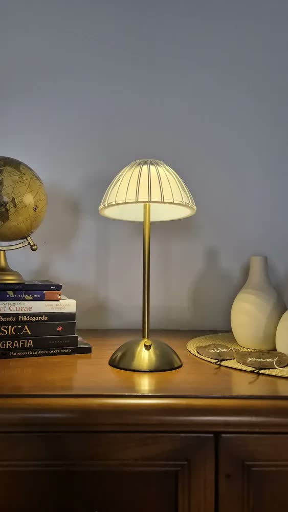 foto de Luminária de Mesa LED Via Flix Dourada Recarregável com Touch para Quarto