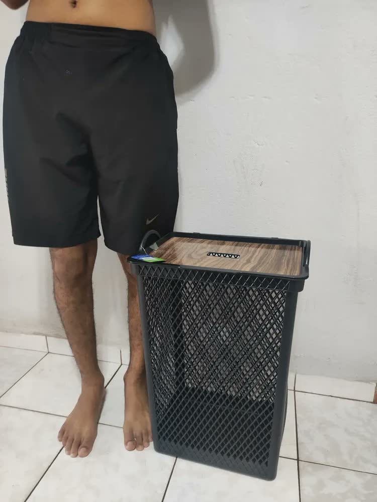 foto de Cesto De Roupa Suja 49L Telado Com Tampa Adesivada Estampa Madeira Arqplast - Organizador Banheiro Lavanderia Grande Resistente