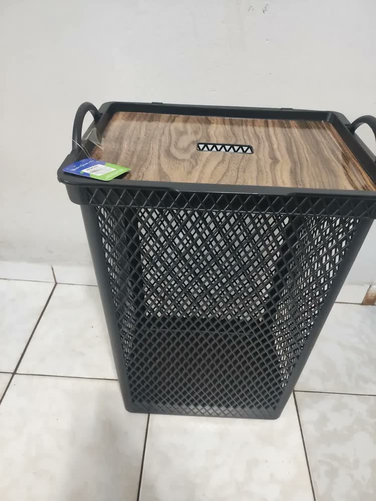 foto de Cesto De Roupa Suja 49L Telado Com Tampa Adesivada Estampa Madeira Arqplast - Organizador Banheiro Lavanderia Grande Resistente