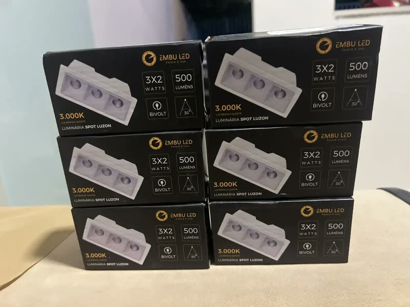 foto de Spot Led Luminaria Embutir Picco 3 Focos 6w Branco Quente 3000k Bivolt 127/220v Branco