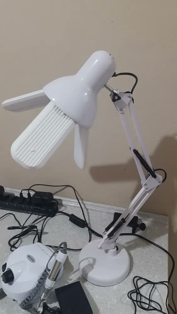 foto de Luminária De Mesa Articulada Abajur Modelo Pixar Com Base Branco
