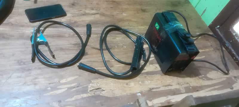 foto de Maquina Inversora Solda Galzer Toparc 2.5 Elétrica Portátil Mma Eletrodo 120A Cor Preto