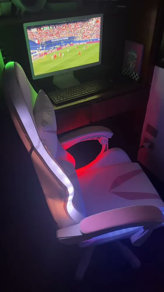 foto de Cadeira Gamer E Escritório Python Fly Com Led Rgb Ergonômica Cor Vermelho e preto Material do estofamento Couro sintético