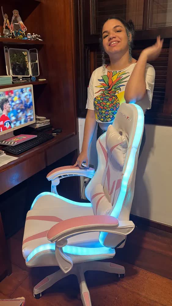 foto de Cadeira Gamer E Escritório Python Fly Com Led Rgb Ergonômica Cor Vermelho e preto Material do estofamento Couro sintético