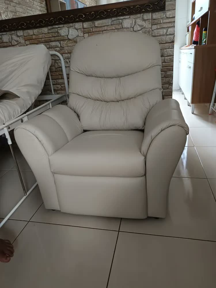 foto de Poltrona Reclinável de Corino com Apoio de Pernas, 1 Lugar Bege