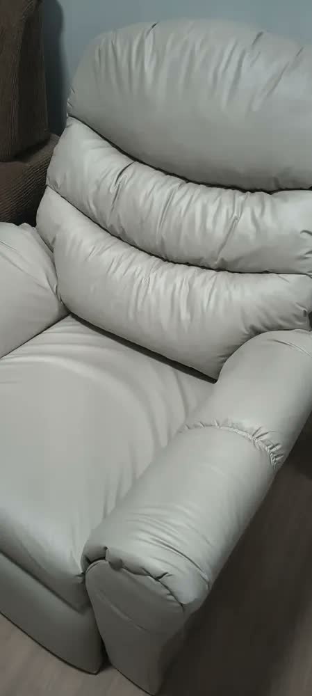 foto de Poltrona Reclinável de Corino com Apoio de Pernas, 1 Lugar Bege