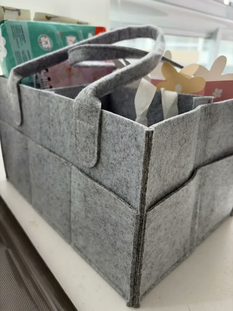 foto de Cesto Para Bebes Porta Roupa Fraldas Organizador De Feltro Cinza