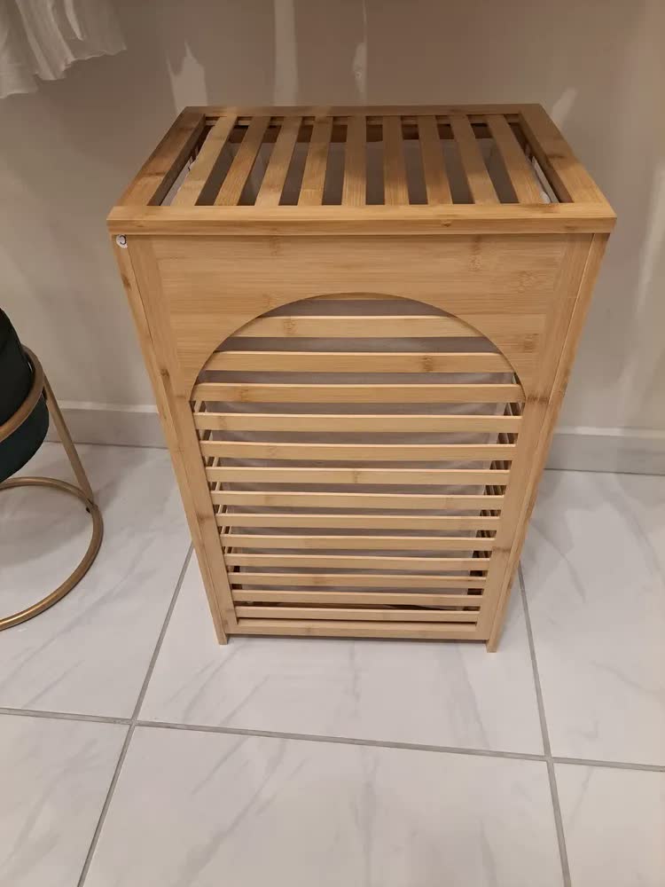 foto de Cesto De Roupa Suja Bambu Ripado Com Tampa Forro Removível Lavável Lavanderia