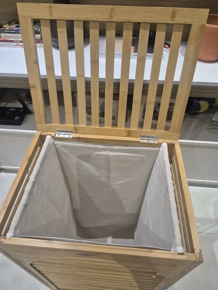 foto de Cesto De Roupa Suja Bambu Ripado Com Tampa Forro Removível Lavável Lavanderia