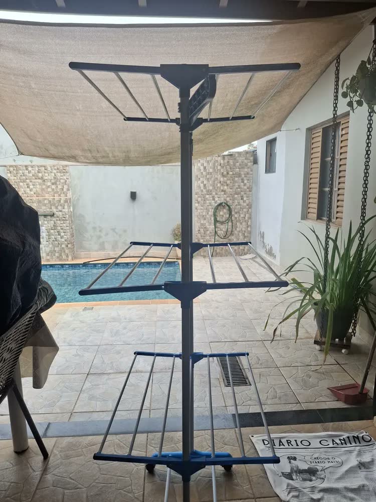 foto de Varal De Chão Grande Com Abas Apartamento Roupa Vertical Preto