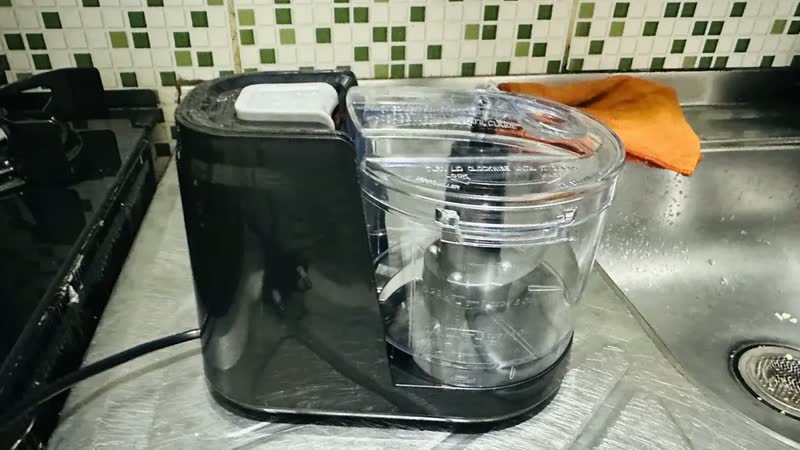 foto de Mini Processador Elétrico Alimentos Triturador Picador Plus+ Preto 127v 100w