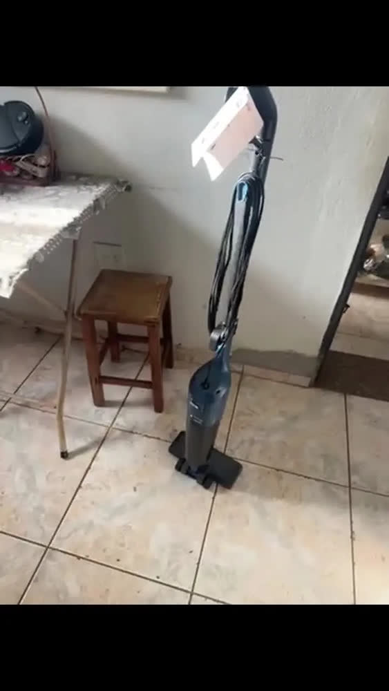 foto de Aspirador Vertical WAP POWER SPEED MAX AZ20 1600W de Potência Sistema 360° Com Tecnologia Cyclone 3 Em 1 220V
