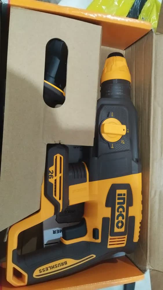 foto de Martelete Combinado Á Bateria 2,5j Sds Plus 20v Ingco Preto E Amarelo