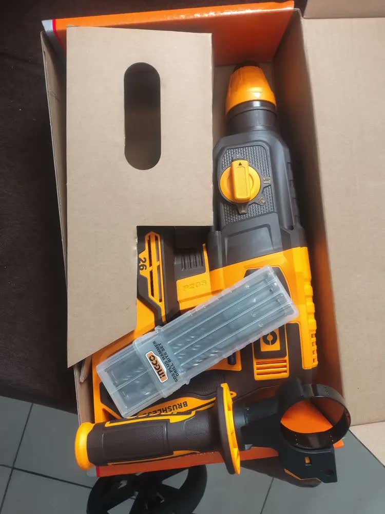 foto de Martelete Combinado Á Bateria 2,5j Sds Plus 20v Ingco Preto E Amarelo