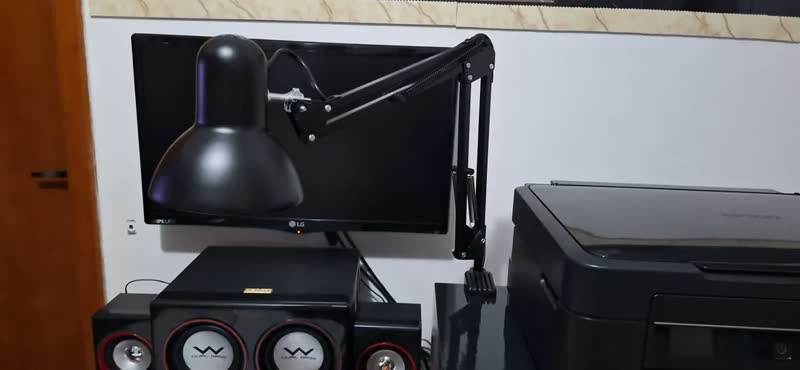 foto de Luminária De Mesa Abajur Articulável Metal Branco Luz De Leitura Estudo Com Base E Garra Cúpula E Estrutura Flexível Para Mesa Quarto Sala Escritório Manicure 110v/220v Bravvi
