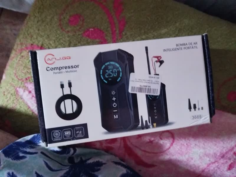 foto de Auxiliar De Partida E Compressor De Ar 4 Em 1 12v Carro Moto Preto 50/60hz