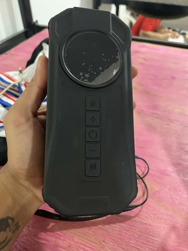 foto de Auxiliar De Partida E Compressor De Ar 4 Em 1 12v Carro Moto Preto 50/60hz