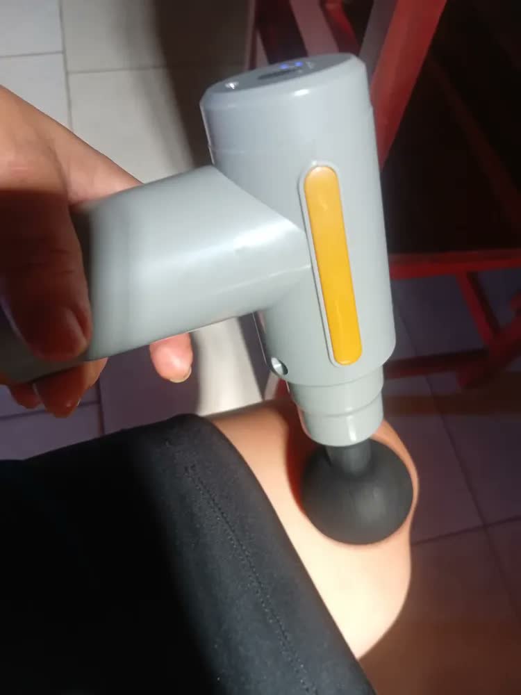 foto de Pistola Massageadora Muscular Profissional Space Eye para Aliviar Dores com 6 Níveis e 4 Ponteiras