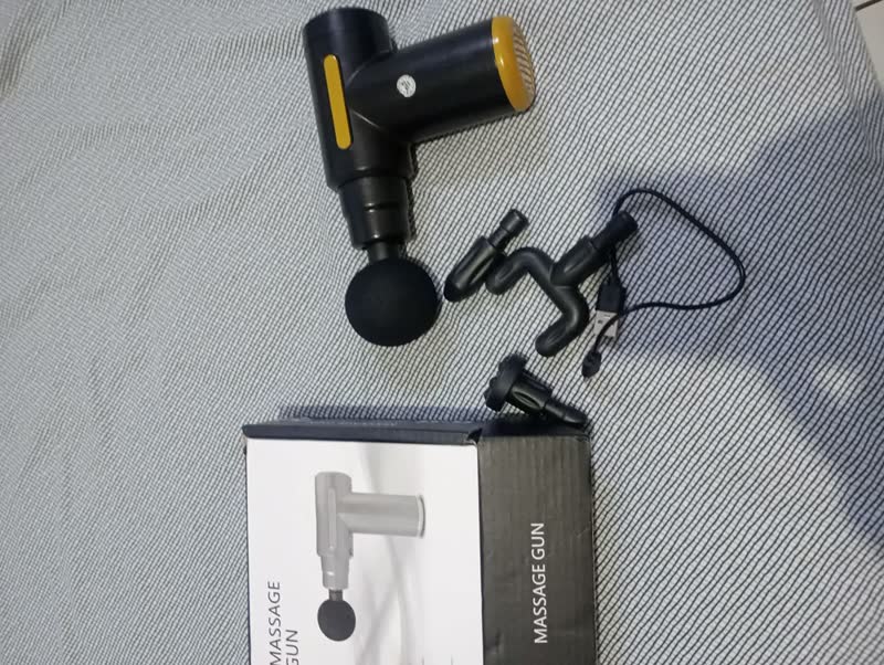 foto de Pistola Massageadora Muscular Profissional Space Eye para Aliviar Dores com 6 Níveis e 4 Ponteiras